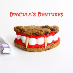 Biscotti di halloween da fare con i bambini_dentiera di Dracula