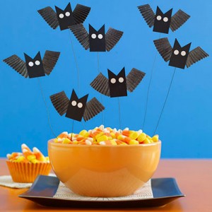 Halloween: pipistrelli fai da te_pipistrelli con materiale di riciclo-pirottini