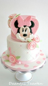 torte compleanno di Minnie con cuore
