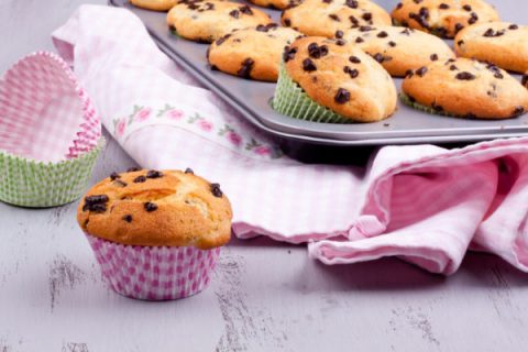 Muffin alla vaniglia e gocce di cioccolato_Dolcetti facili per bambini per la merenda fuori casa