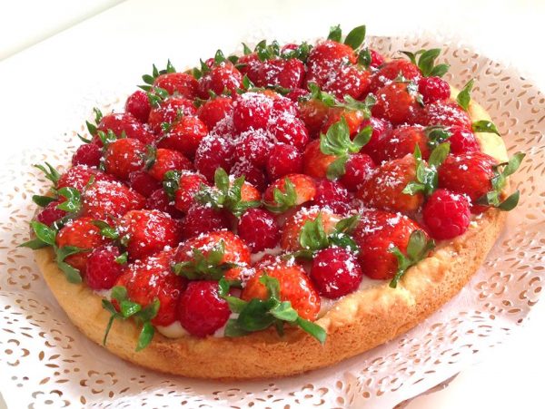 https://www.blogmamma.it/crostata-di-fragole-lamponi-e-cocco-ricetta-di-primavera/