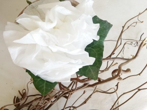 addobbi per il battesimo fiore bianco con tovagliolo carta